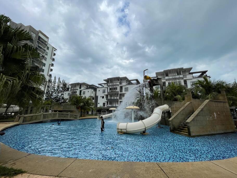 Kuantan Getaway Waterpark And Beach Exteriör bild